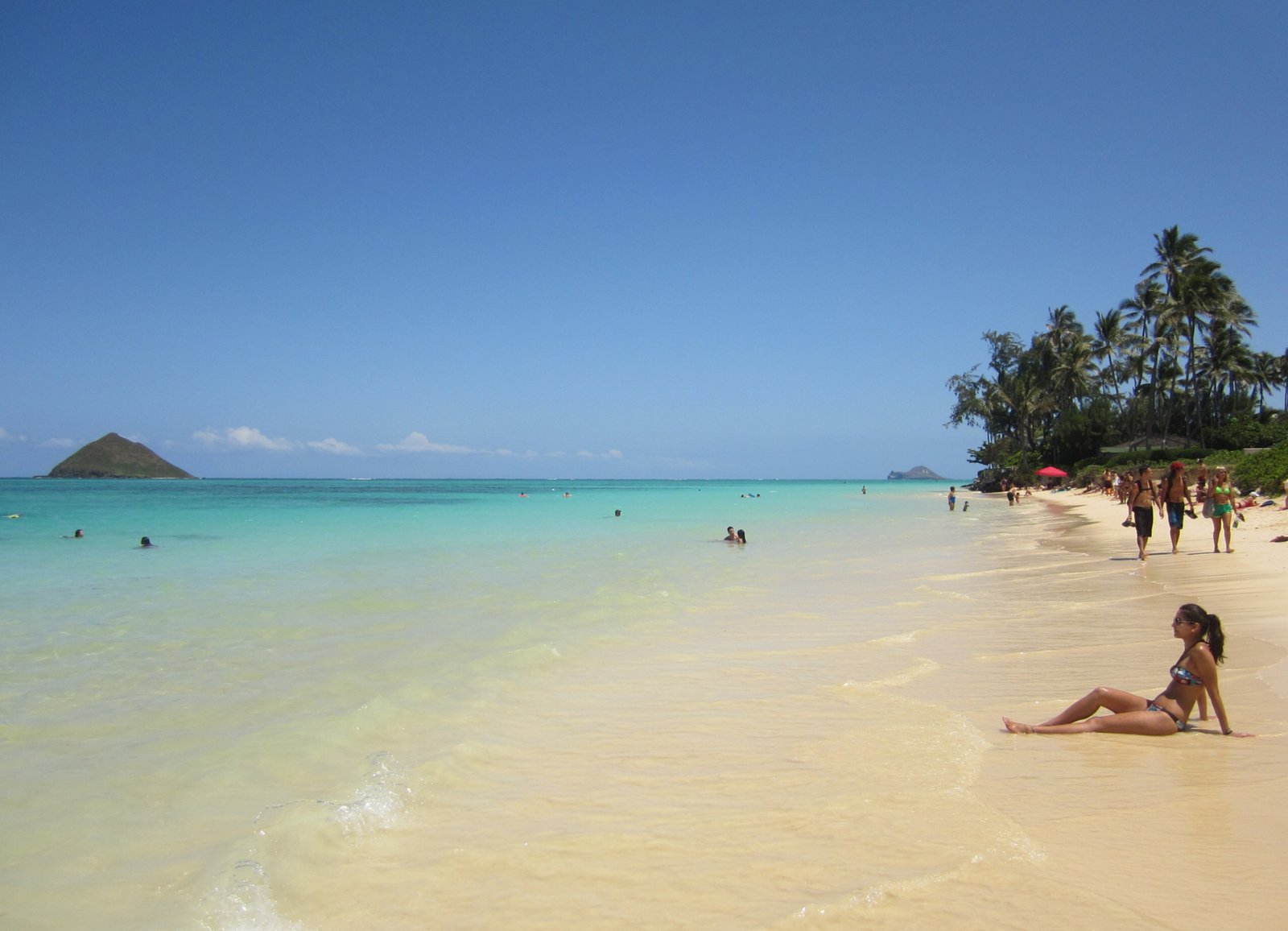 Turquoise water and the Mokulua islands off Lanikai Beach, Oahu